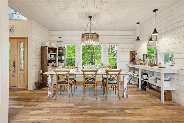 21211 McCourtney Rd, Grass Valley, CA 95949