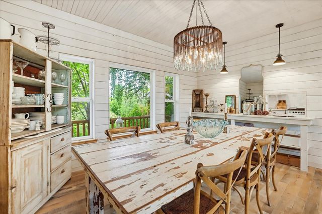21211 McCourtney Rd, Grass Valley, CA 95949
