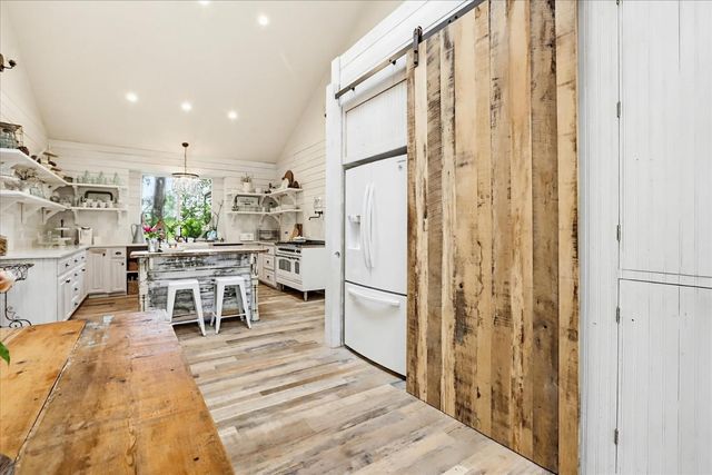 21211 McCourtney Rd, Grass Valley, CA 95949