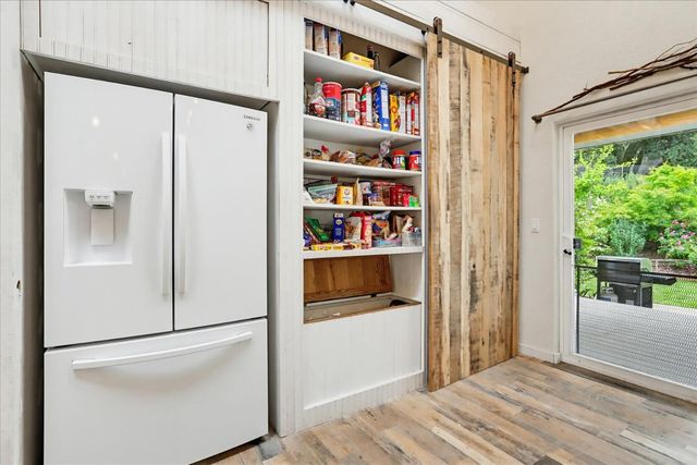 21211 McCourtney Rd, Grass Valley, CA 95949