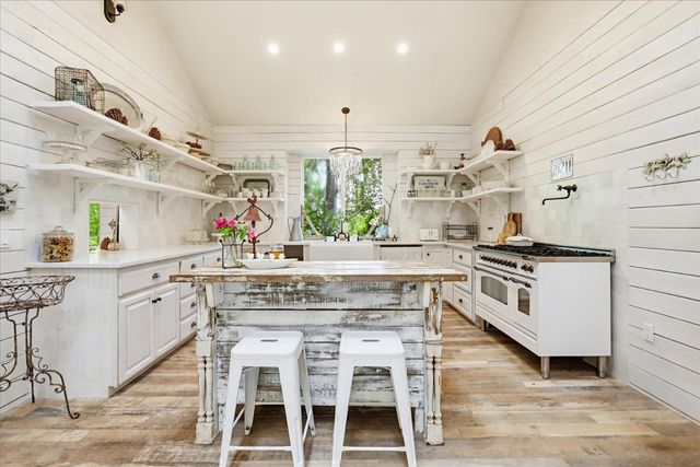 21211 McCourtney Rd, Grass Valley, CA 95949