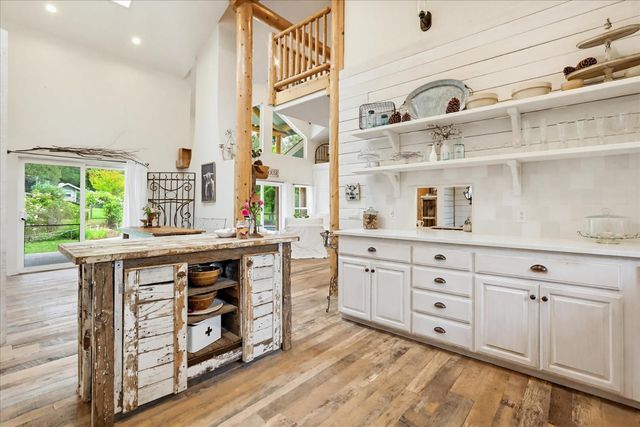 21211 McCourtney Rd, Grass Valley, CA 95949