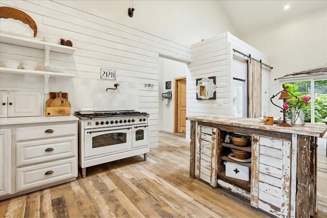 21211 McCourtney Rd, Grass Valley, CA 95949