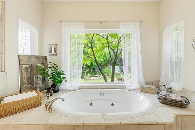 21211 McCourtney Rd, Grass Valley, CA 95949
