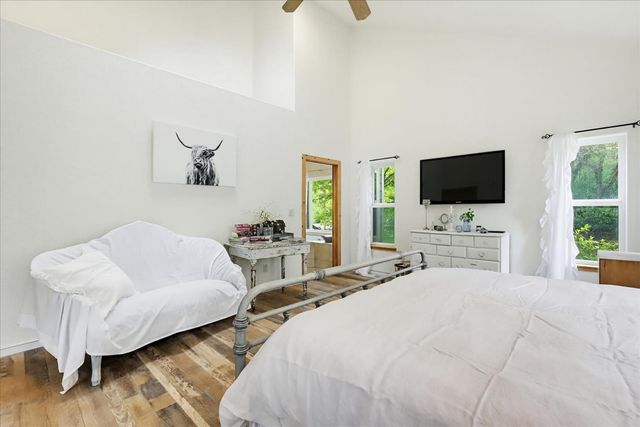 21211 McCourtney Rd, Grass Valley, CA 95949