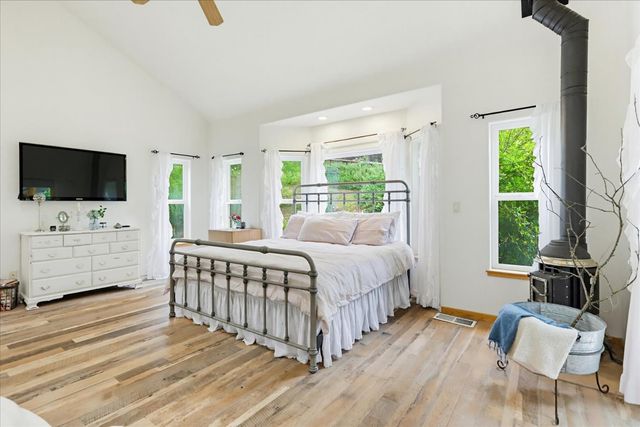21211 McCourtney Rd, Grass Valley, CA 95949