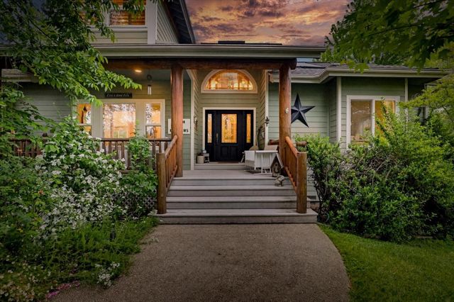 21211 McCourtney Rd, Grass Valley, CA 95949