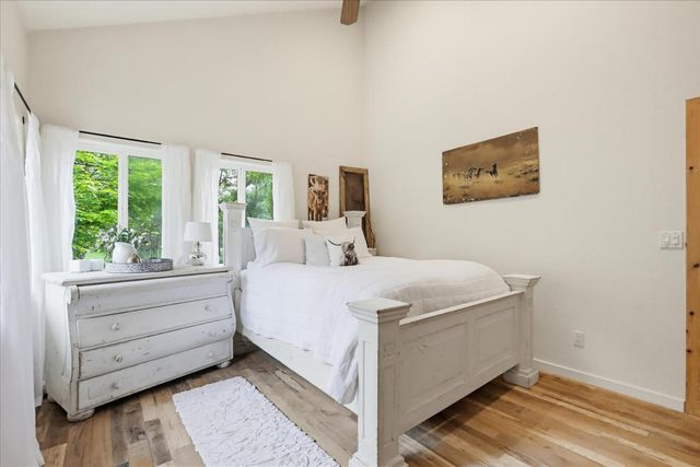 21211 McCourtney Rd, Grass Valley, CA 95949