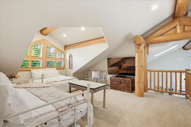 21211 McCourtney Rd, Grass Valley, CA 95949