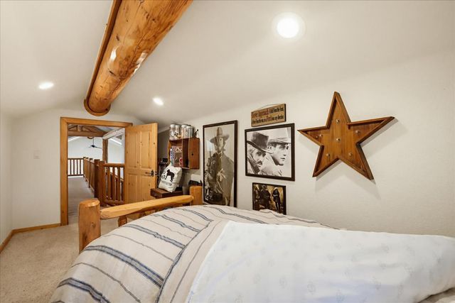 21211 McCourtney Rd, Grass Valley, CA 95949