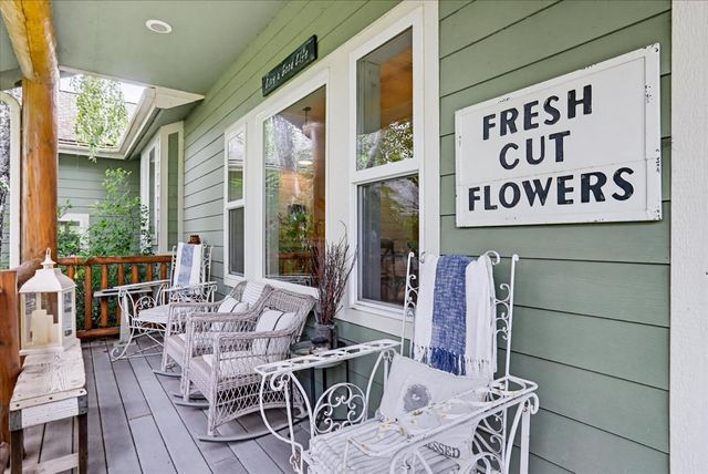 21211 McCourtney Rd, Grass Valley, CA 95949
