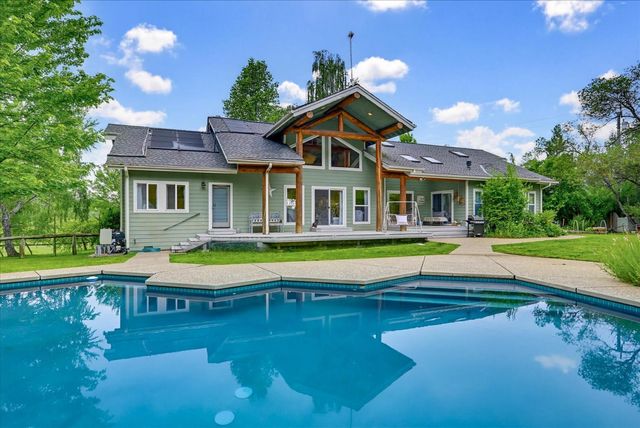 21211 McCourtney Rd, Grass Valley, CA 95949