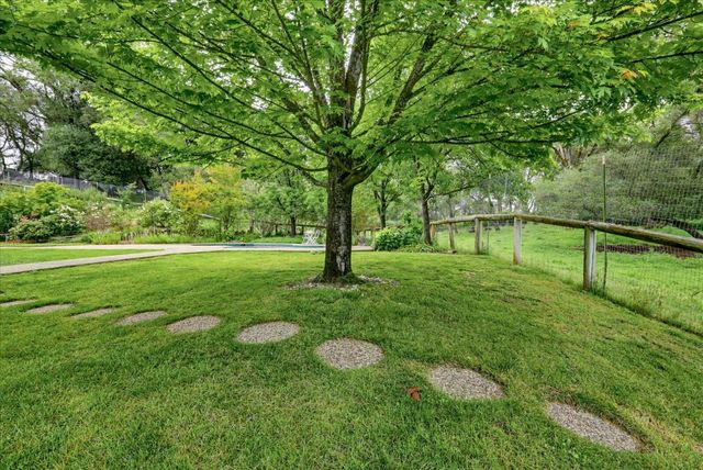 21211 McCourtney Rd, Grass Valley, CA 95949