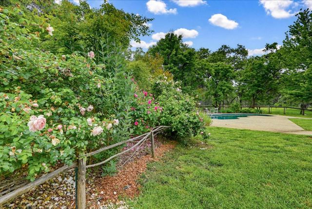 21211 McCourtney Rd, Grass Valley, CA 95949