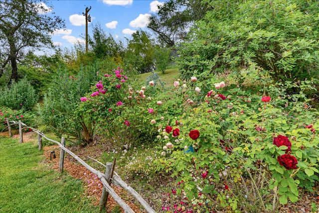 21211 McCourtney Rd, Grass Valley, CA 95949