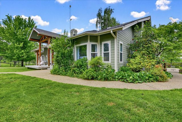 21211 McCourtney Rd, Grass Valley, CA 95949