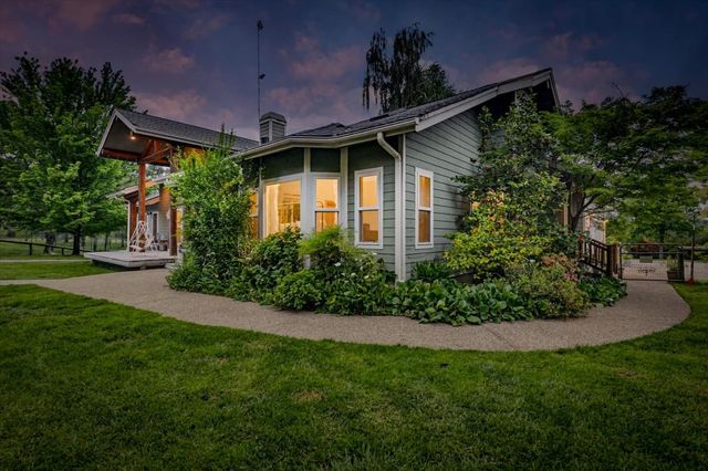 21211 McCourtney Rd, Grass Valley, CA 95949