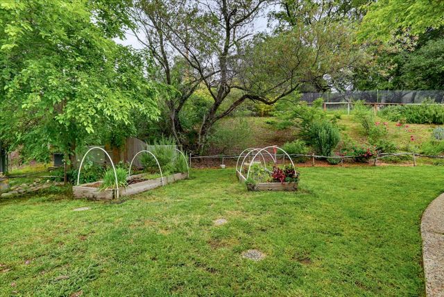 21211 McCourtney Rd, Grass Valley, CA 95949
