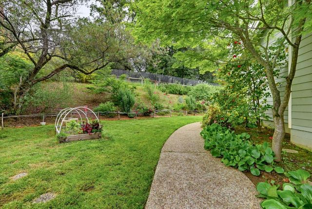 21211 McCourtney Rd, Grass Valley, CA 95949