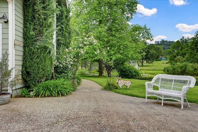 21211 McCourtney Rd, Grass Valley, CA 95949