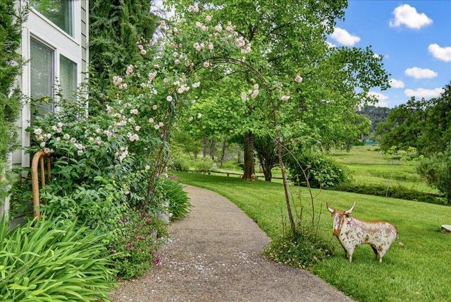 21211 McCourtney Rd, Grass Valley, CA 95949