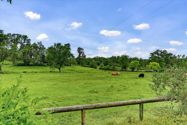 21211 McCourtney Rd, Grass Valley, CA 95949