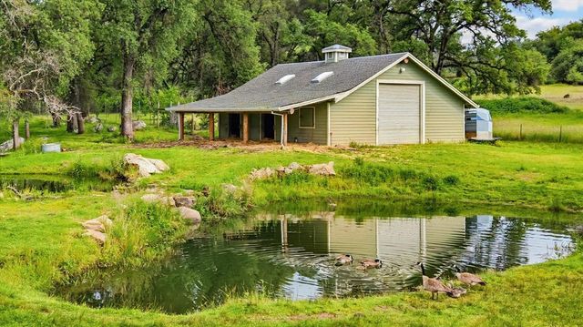 21211 McCourtney Rd, Grass Valley, CA 95949