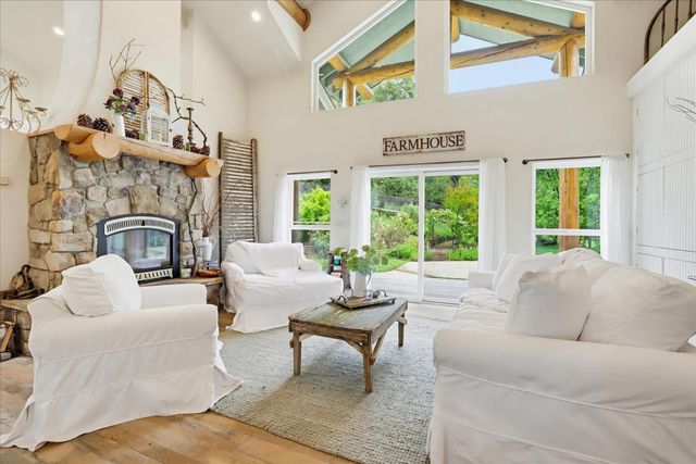 21211 McCourtney Rd, Grass Valley, CA 95949