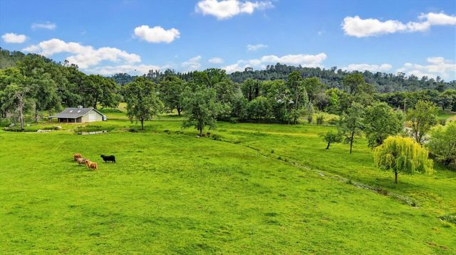 21211 McCourtney Rd, Grass Valley, CA 95949