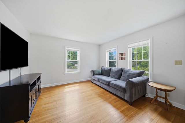3 Buswell Street, Hudson, NH 03051