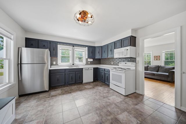 3 Buswell Street, Hudson, NH 03051