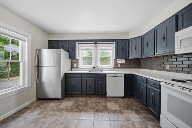 3 Buswell Street, Hudson, NH 03051