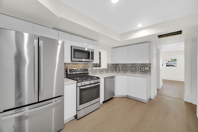 1520 N Campbell Avenue, Chicago, IL 60622
