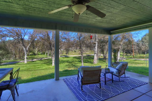 4421 Scrubby Oak Drive, Mariposa, CA 95338