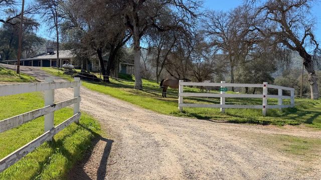 4421 Scrubby Oak Drive, Mariposa, CA 95338