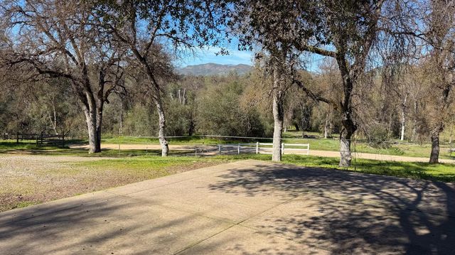 4421 Scrubby Oak Drive, Mariposa, CA 95338