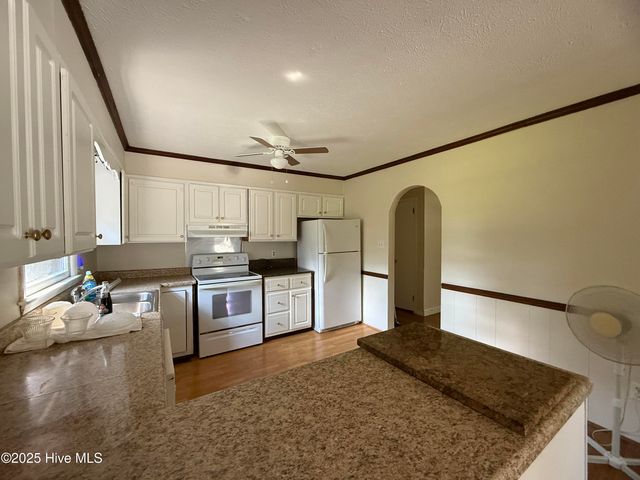 1006 E Scotsdale Road, Laurinburg, NC 28352