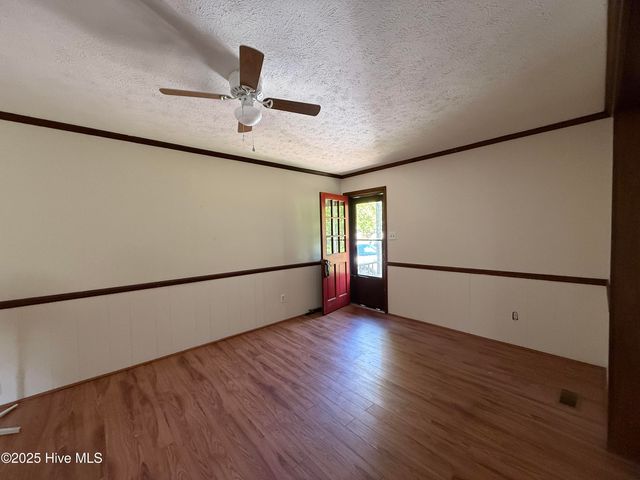 1006 E Scotsdale Road, Laurinburg, NC 28352