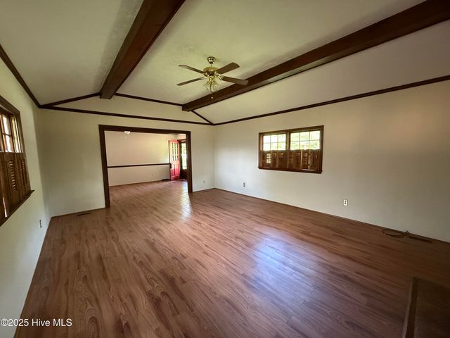 1006 E Scotsdale Road, Laurinburg, NC 28352