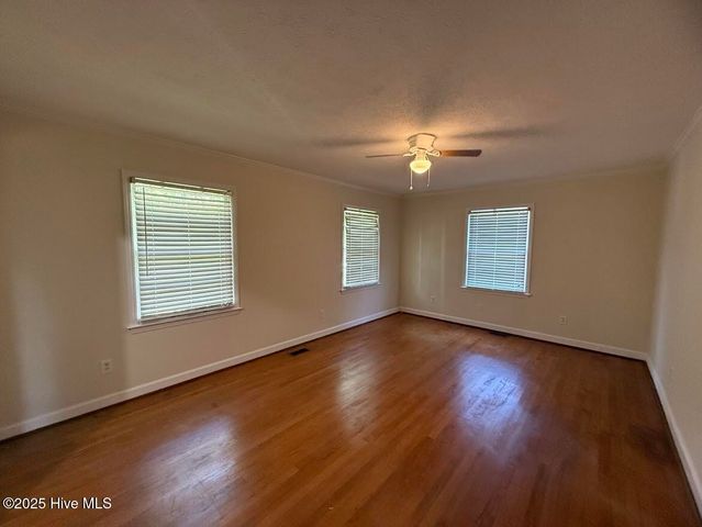 1006 E Scotsdale Road, Laurinburg, NC 28352
