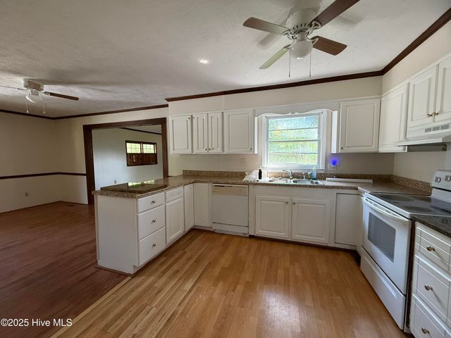 1006 E Scotsdale Road, Laurinburg, NC 28352