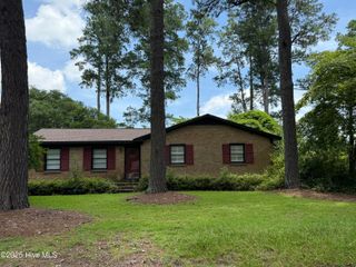 1006 E Scotsdale Road, Laurinburg, NC 28352