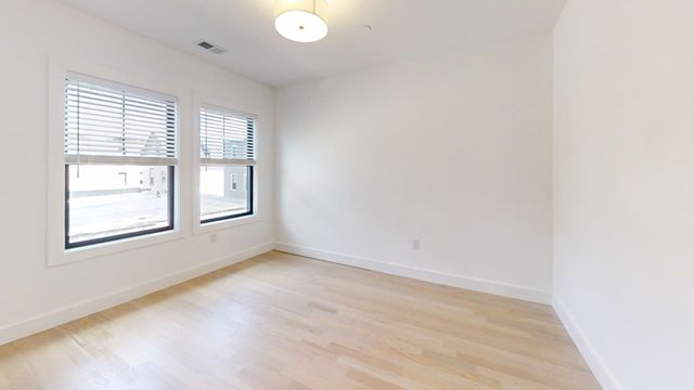 52 Withington St 7, Boston, MA 02124