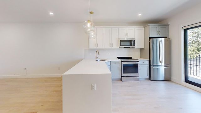52 Withington St 7, Boston, MA 02124