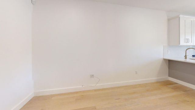 52 Withington St 7, Boston, MA 02124