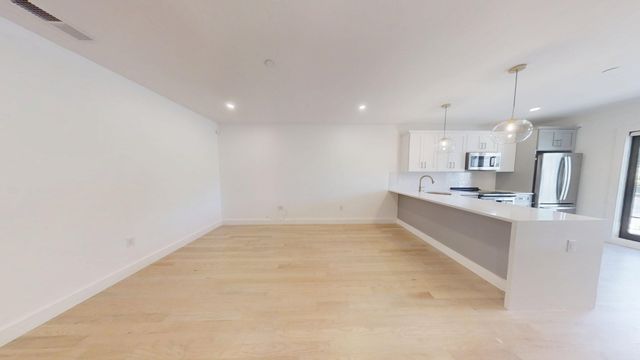 52 Withington St 7, Boston, MA 02124