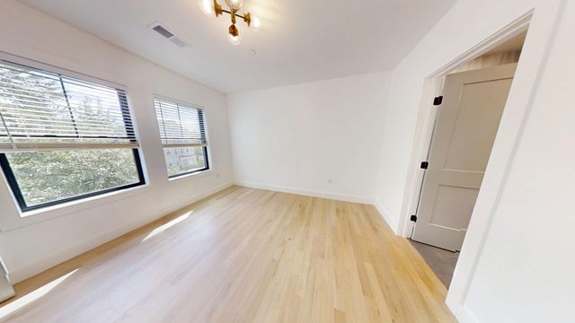 52 Withington St 7, Boston, MA 02124