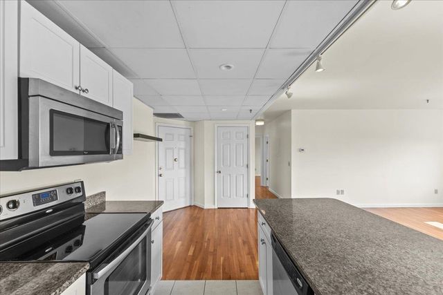 131 Main St Apt 302, Burlington, VT 05403