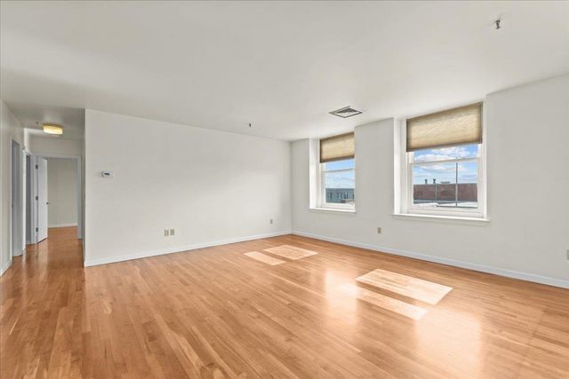 131 Main St Apt 302, Burlington, VT 05403