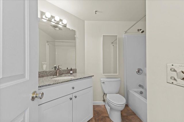 131 Main St Apt 302, Burlington, VT 05403